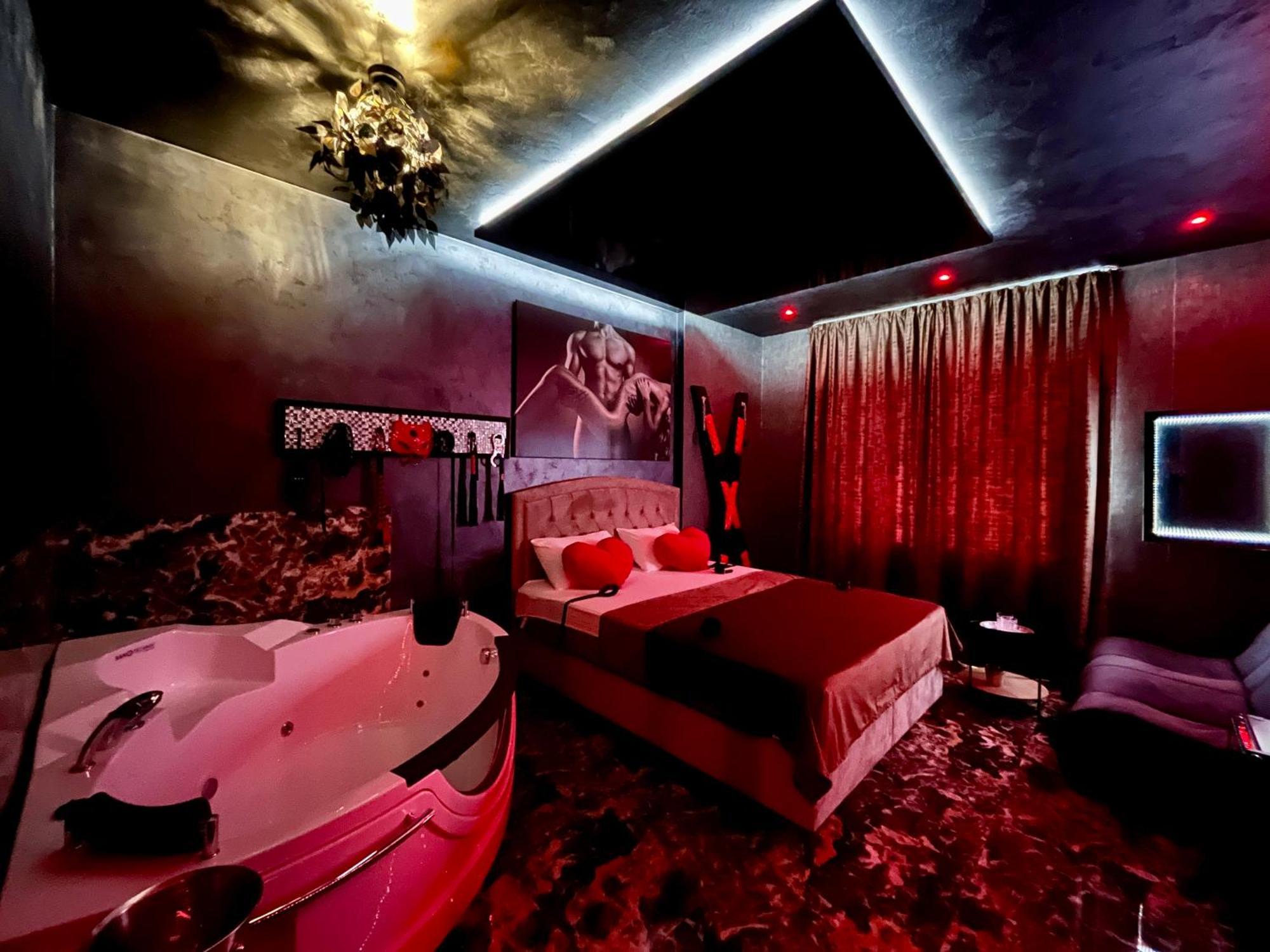 Love Room Бухарест Экстерьер фото