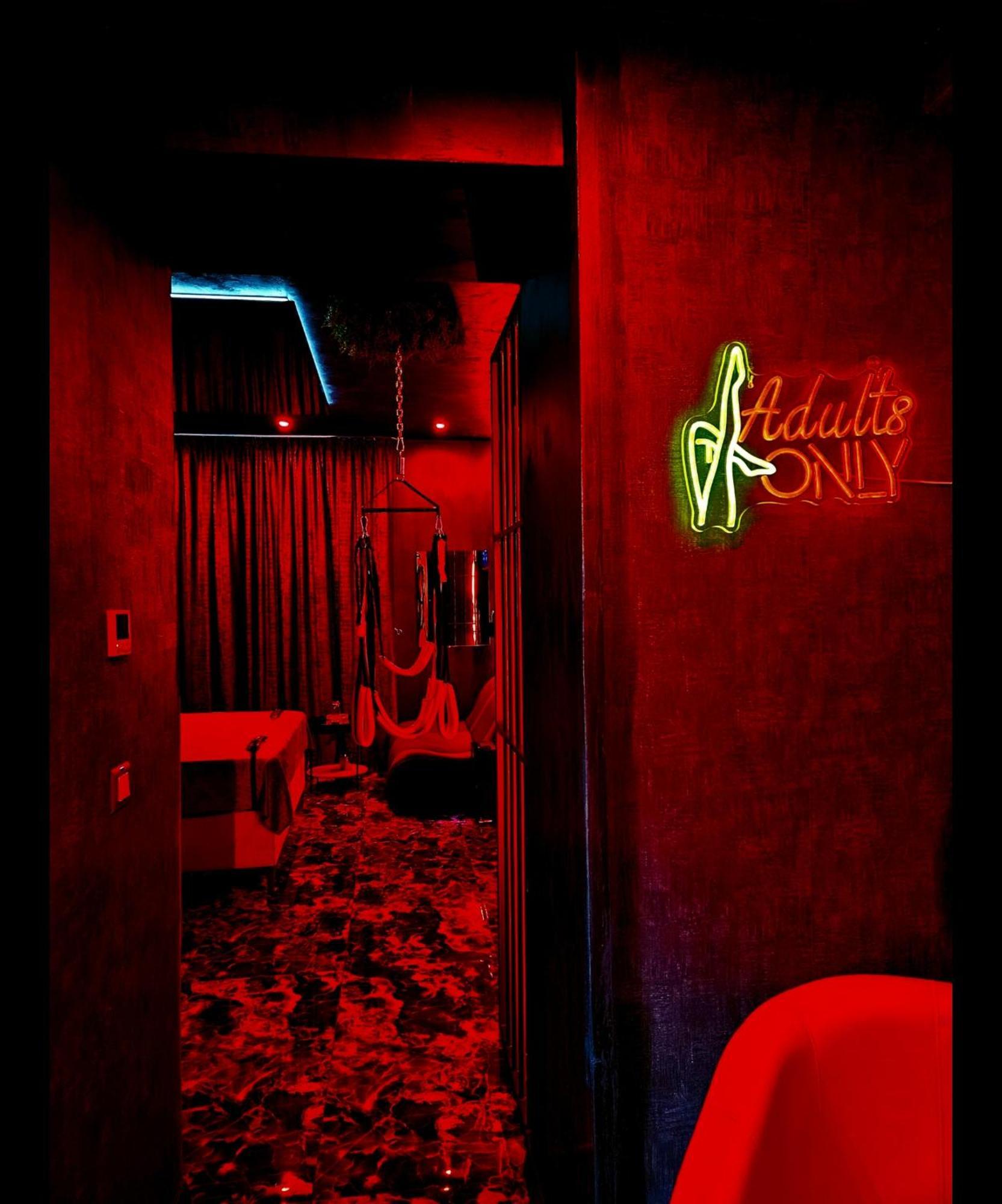 Love Room Бухарест Экстерьер фото